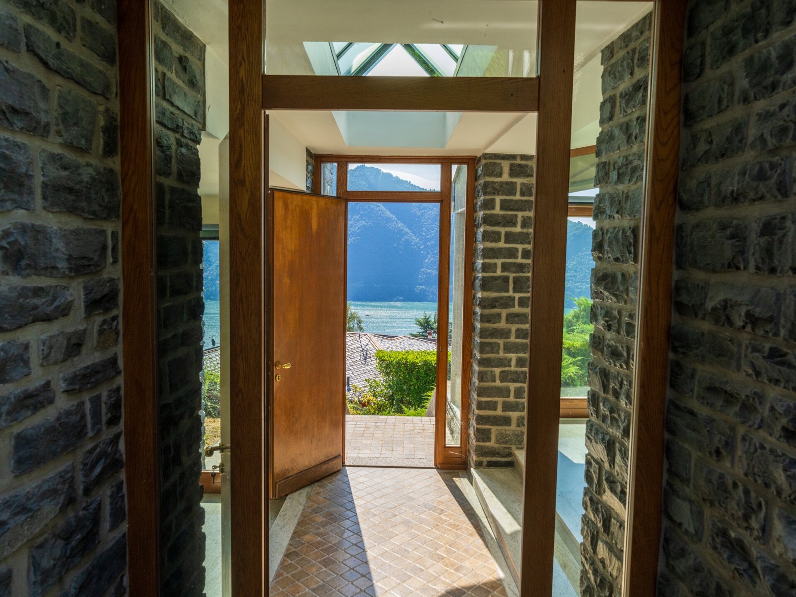 Villa indipendente con piscina interna e vista lago a 180° — 18